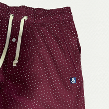 Cargar imagen en el visor de la galería, Pantalón corto de pijama vinotinto de Trébol
