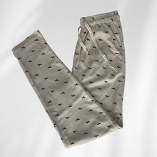 Cargar imagen en el visor de la galería, Pijama completa de pantalón DreamDog beige
